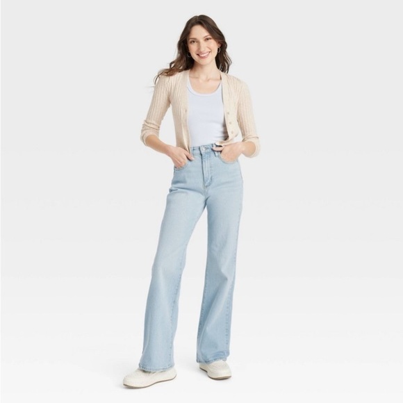 Women's High-Rise Flare Jeans - Universal
Thread™ Light Wash long length new - Picture 3 of 9